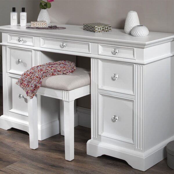 Gainsborough dressing table with crystal handles