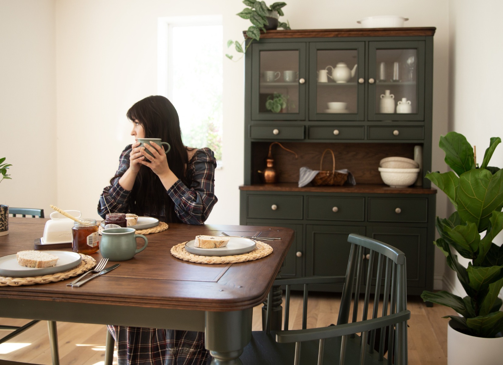 Queensbury Large Dinning Table - Bottle Green