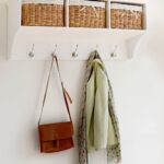 Tetbury white hanging shelf with 3 baskets